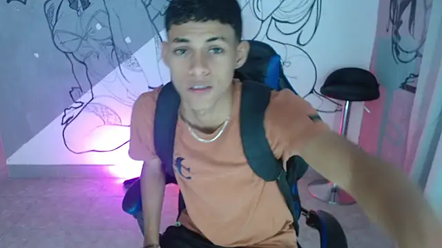 Snapshot of deivid_bigcock1 chatting on 11-21-25, 12:10 deivid bigcock1 online show from 11-21-25, 12:10