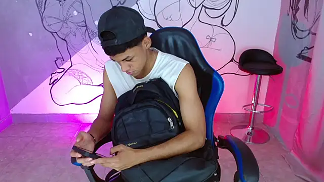 Snapshot of deivid_bigcock1 chatting on 12-14-25, 12:27 deivid bigcock1 online show from 12-14-25, 12:27