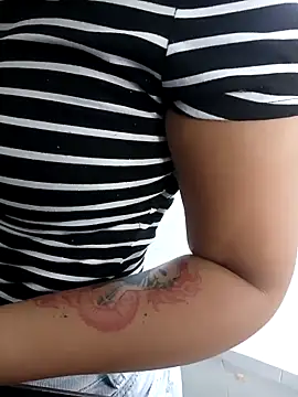 Snapshot of little_onixx chatting on 02-11-26, 04:56 little onixx online show from 02-11-26, 04:56