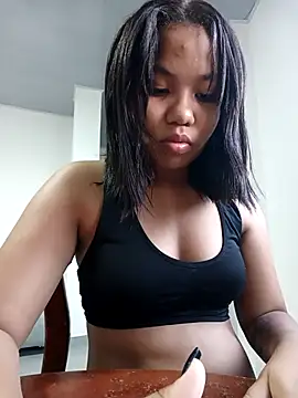 Snapshot of little_onixx chatting on 02-15-26, 12:14 little onixx online show from 02-15-26, 12:14