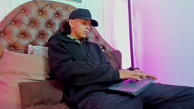 noah blake0 online show from 09-26-25, 02:37