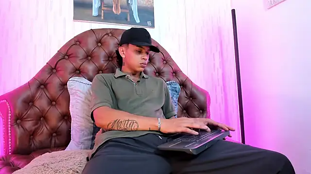 noah blake0 online show from 11-06-25, 02:12