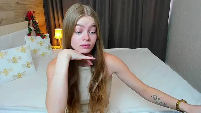 Snapshot of Alisa_Glamour chatting on 09-25-25, 12:09 Alisa Glamour online show from 09-25-25, 12:09