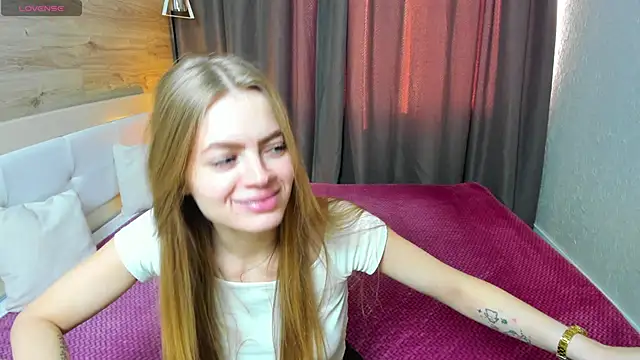 Snapshot of Alisa_Glamour chatting on 10-16-25, 12:17 Alisa Glamour online show from 10-16-25, 12:17