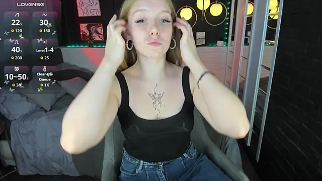 Layla Glam online show from 10-01-25, 01:39