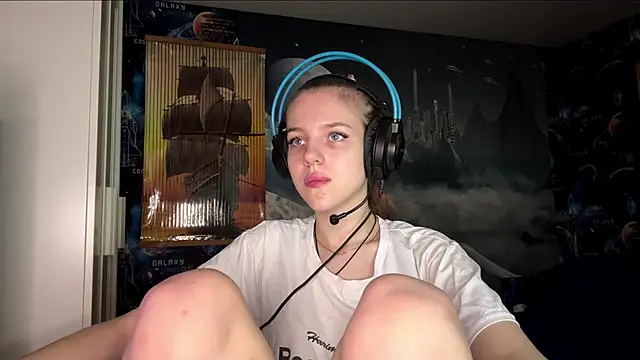 Snapshot of Elira_Breeze chatting on 11-12-25, 12:27 Elira Breeze online show from 11-12-25, 12:27