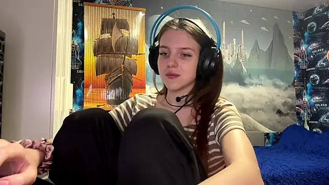 Snapshot of Elira_Breeze chatting on 12-05-25, 02:58 Elira Breeze online show from 12-05-25, 02:58