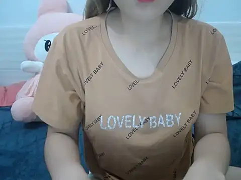 Snapshot of Hannie_26 chatting on 09-27-25, 02:11 Hannie 26 online show from 09-27-25, 02:11