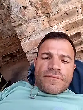 Snapshot of Claudiokkkkk chatting on 12-18-25, 04:02 Claudiokkkkk online show from 12-18-25, 04:02