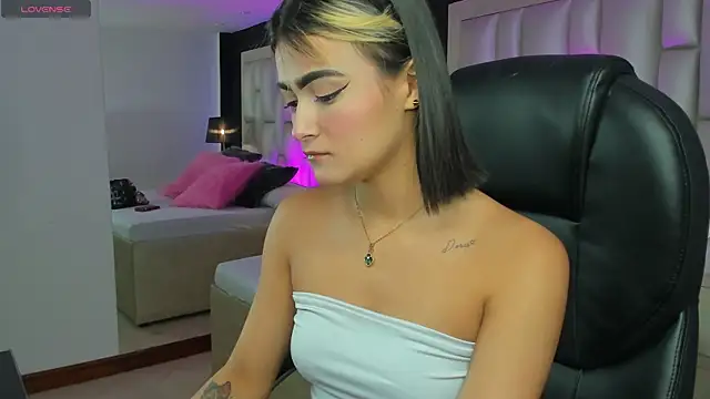 LuisaJonnes  online show from 11-18-25, 04:22