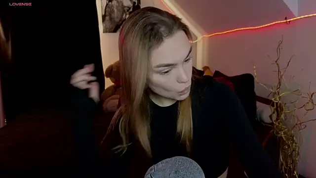 KitsyMoore online show from 11-07-25, 01:11