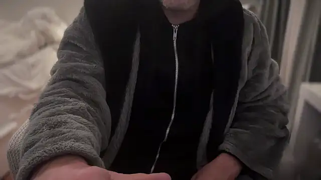 Snapshot of crisso06 chatting on 11-22-25, 06:18 crisso06 online show from 11-22-25, 06:18