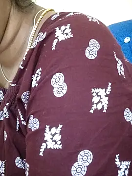 Snapshot of sweetqueen143 chatting on 09-25-25, 01:42 sweetqueen143 online show from 09-25-25, 01:42