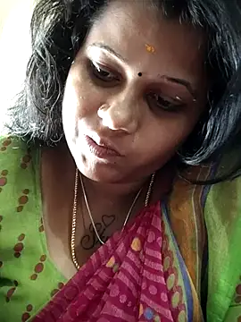 Snapshot of sweetqueen143 chatting on 09-30-25, 03:11 sweetqueen143 online show from 09-30-25, 03:11