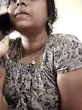 Snapshot of sweetqueen143 chatting on 10-08-25, 03:48 sweetqueen143 online show from 10-08-25, 03:48