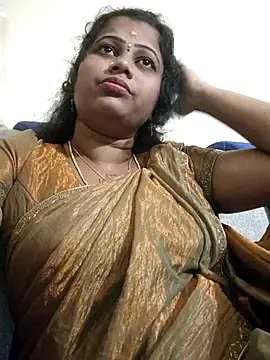 Snapshot of sweetqueen143 chatting on 10-13-25, 04:29 sweetqueen143 online show from 10-13-25, 04:29