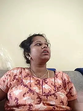 Snapshot of sweetqueen143 chatting on 10-14-25, 04:35 sweetqueen143 online show from 10-14-25, 04:35