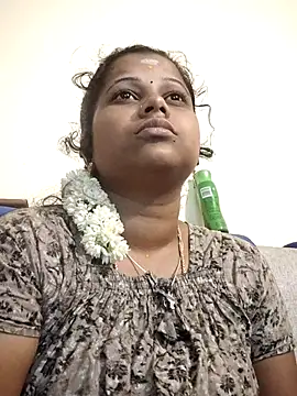 Snapshot of sweetqueen143 chatting on 10-15-25, 05:13 sweetqueen143 online show from 10-15-25, 05:13