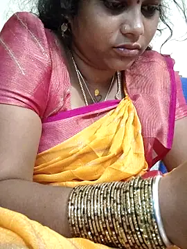 Snapshot of sweetqueen143 chatting on 10-18-25, 05:46 sweetqueen143 online show from 10-18-25, 05:46