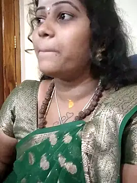 Snapshot of sweetqueen143 chatting on 10-22-25, 03:56 sweetqueen143 online show from 10-22-25, 03:56