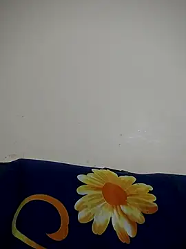 Snapshot of sweetqueen143 chatting on 10-24-25, 04:20 sweetqueen143 online show from 10-24-25, 04:20