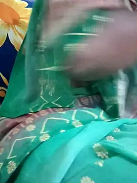 Snapshot of sweetqueen143 chatting on 10-24-25, 04:25 sweetqueen143 online show from 10-24-25, 04:25