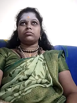 Snapshot of sweetqueen143 chatting on 10-25-25, 04:35 sweetqueen143 online show from 10-25-25, 04:35