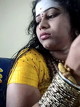 Snapshot of sweetqueen143 chatting on 10-26-25, 04:40 sweetqueen143 online show from 10-26-25, 04:40