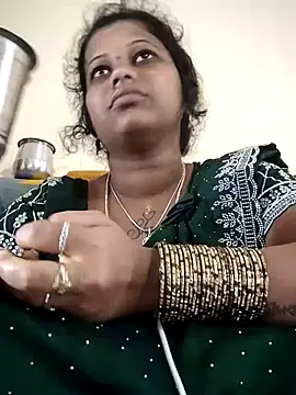 Snapshot of sweetqueen143 chatting on 10-29-25, 04:15 sweetqueen143 online show from 10-29-25, 04:15