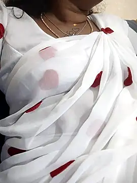 Snapshot of sweetqueen143 chatting on 11-02-25, 01:35 sweetqueen143 online show from 11-02-25, 01:35