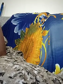 Snapshot of sweetqueen143 chatting on 11-04-25, 04:06 sweetqueen143 online show from 11-04-25, 04:06