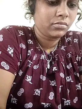 Snapshot of sweetqueen143 chatting on 11-06-25, 04:02 sweetqueen143 online show from 11-06-25, 04:02