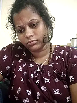 Snapshot of sweetqueen143 chatting on 11-06-25, 04:08 sweetqueen143 online show from 11-06-25, 04:08