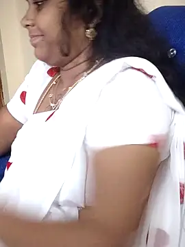 Snapshot of sweetqueen143 chatting on 11-22-25, 04:50 sweetqueen143 online show from 11-22-25, 04:50