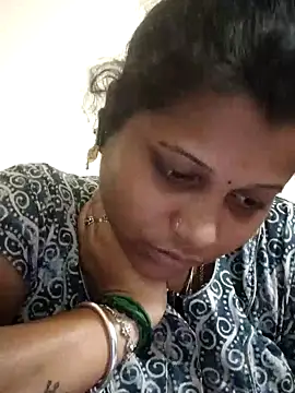 Snapshot of sweetqueen143 chatting on 11-23-25, 05:13 sweetqueen143 online show from 11-23-25, 05:13