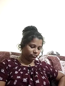 Snapshot of sweetqueen143 chatting on 12-05-25, 03:52 sweetqueen143 online show from 12-05-25, 03:52