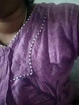 Snapshot of sweetqueen143 chatting on 12-17-25, 07:14 sweetqueen143 online show from 12-17-25, 07:14