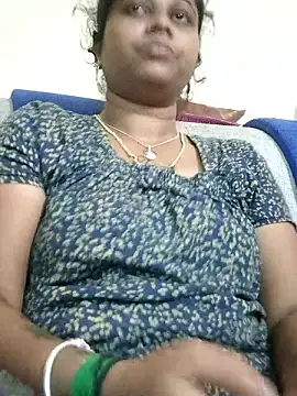 Snapshot of sweetqueen143 chatting on 01-05-26, 05:27 sweetqueen143 online show from 01-05-26, 05:27