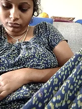 Snapshot of sweetqueen143 chatting on 01-06-26, 05:33 sweetqueen143 online show from 01-06-26, 05:33