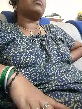 Snapshot of sweetqueen143 chatting on 01-06-26, 05:38 sweetqueen143 online show from 01-06-26, 05:38