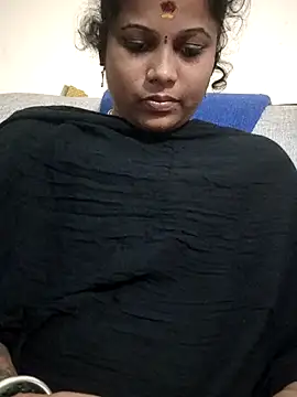 Snapshot of sweetqueen143 chatting on 01-10-26, 04:20 sweetqueen143 online show from 01-10-26, 04:20