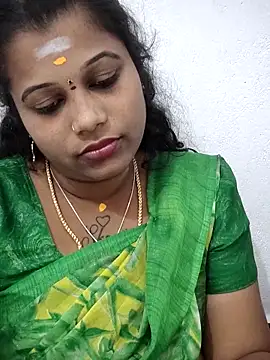 Snapshot of sweetqueen143 chatting on 02-10-26, 11:14 sweetqueen143 online show from 02-10-26, 11:14