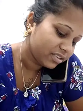 Snapshot of sweetqueen143 chatting on 02-19-26, 04:36 sweetqueen143 online show from 02-19-26, 04:36