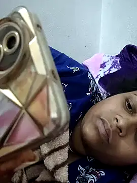 Snapshot of sweetqueen143 chatting on 02-20-26, 08:27 sweetqueen143 online show from 02-20-26, 08:27