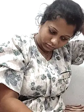 Snapshot of sweetqueen143 chatting on 02-22-26, 04:24 sweetqueen143 online show from 02-22-26, 04:24