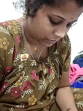 Snapshot of sweetqueen143 chatting on 02-22-26, 07:01 sweetqueen143 online show from 02-22-26, 07:01