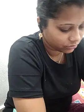 Snapshot of sweetqueen143 chatting on 03-01-26, 04:47 sweetqueen143 online show from 03-01-26, 04:47