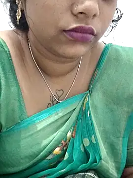 Snapshot of sweetqueen143 chatting on 03-06-26, 04:31 sweetqueen143 online show from 03-06-26, 04:31