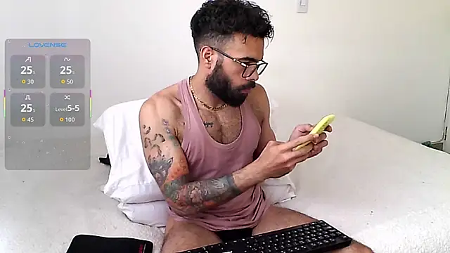 Snapshot of htrebor87 chatting on 10-10-25, 05:56 htrebor87 online show from 10-10-25, 05:56