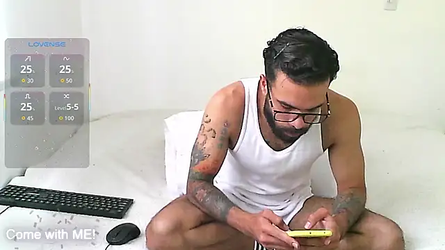 Snapshot of htrebor87 chatting on 01-15-26, 05:49 htrebor87 online show from 01-15-26, 05:49